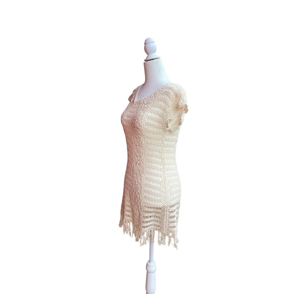 Beautiful Cream colored open weave Crocheted or embroidered Beach cover up - Picture 8 of 17